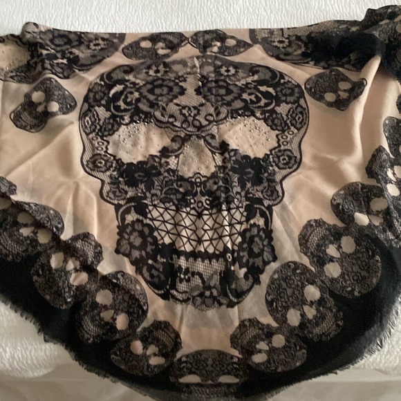 Skull Scarf - Picture 2 of 6